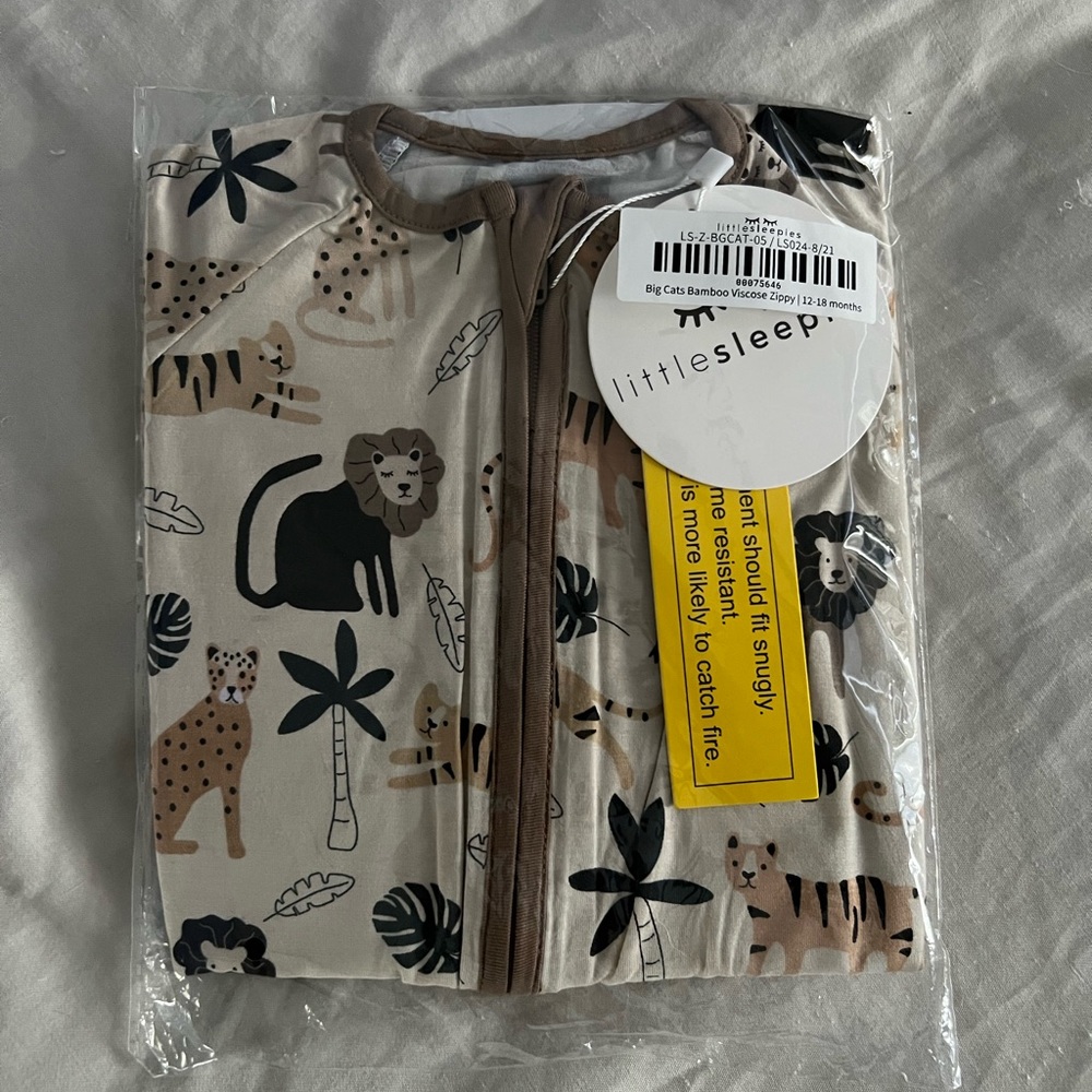 NIB Lions and Tigers Little Sleepies